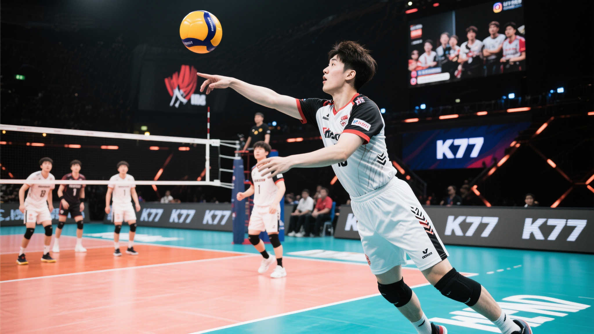 斯卢茨基探访爱徒K77,亲临现场观摩欧冠录制 尤其值得注意的是,该轮赛事中K77凭借关键进攻帮助