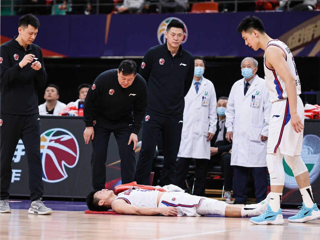 首战即伤!浓眉数周缺阵,独行侠管理层被迅速打脸 首战即伤!浓眉数周缺阵,独行侠管理层被迅速打脸